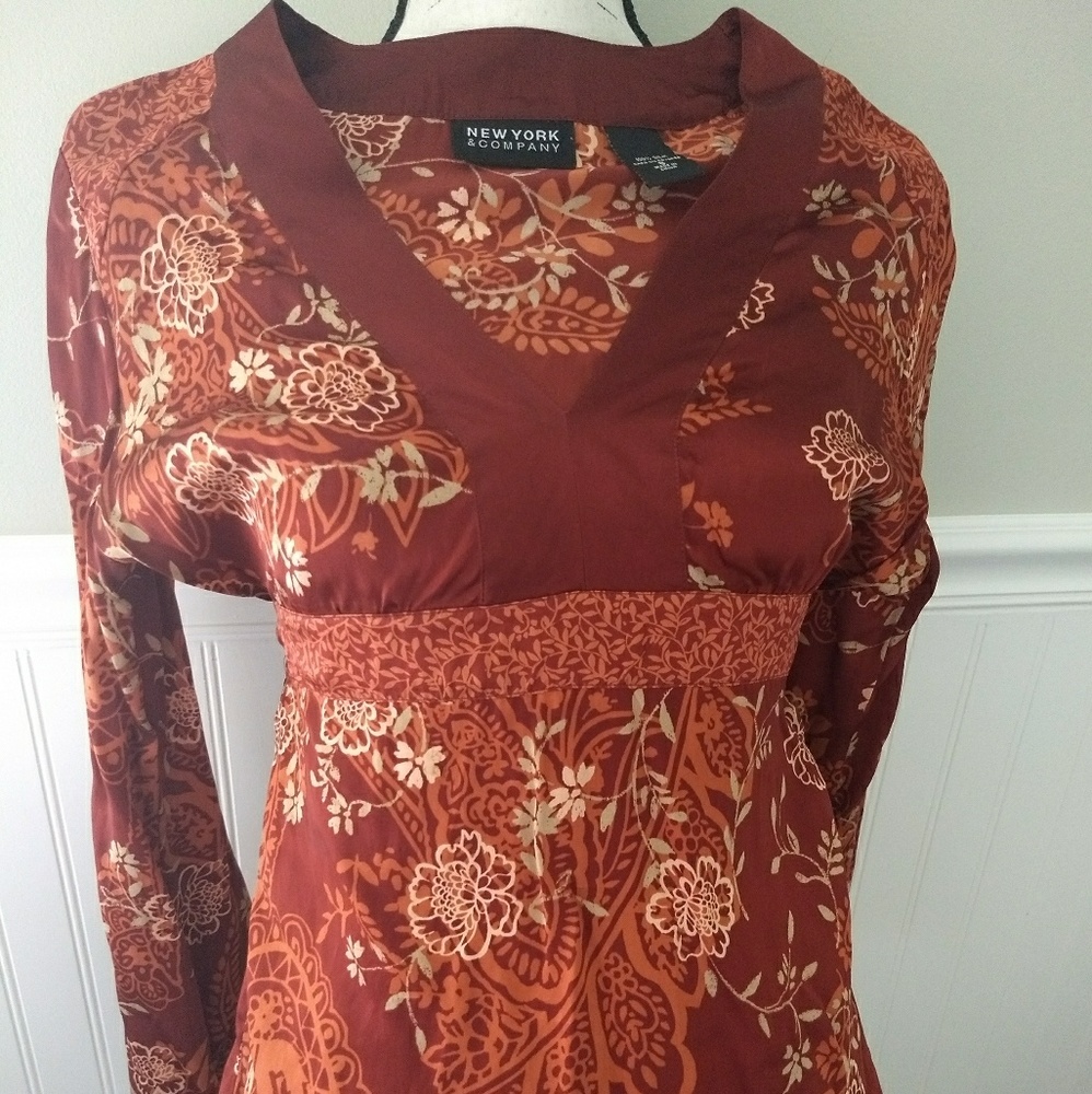 Silk top. Wide arms w/ waist tie